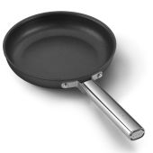 מחבת טיגון מבית SMEG סמאג דגם CKFF 2401 BLM